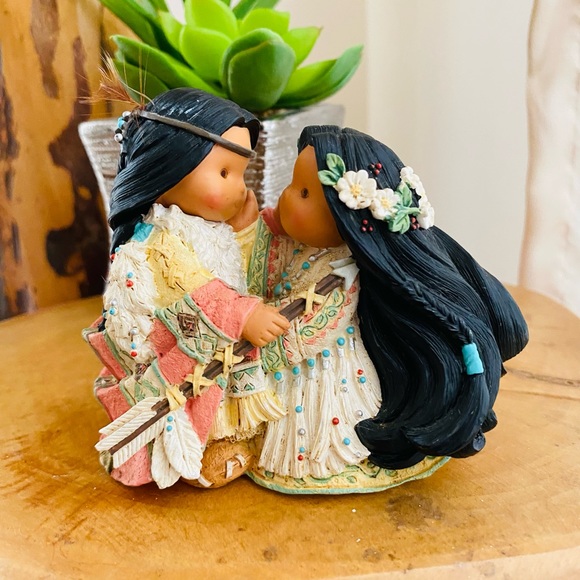 Native American sisters, or friends statue - Picture 1 of 3